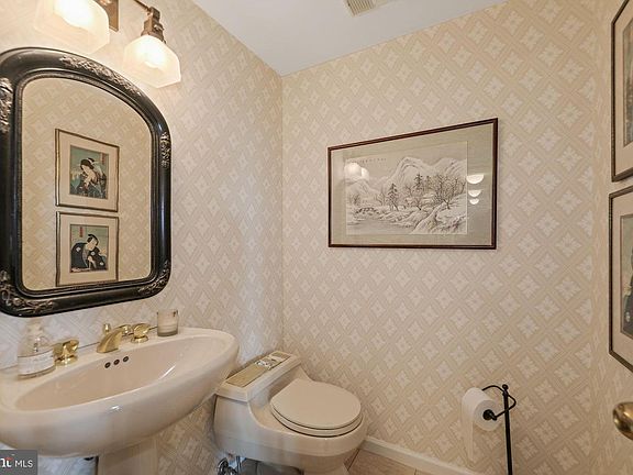 3rd image of 5600 Wisconsin Ave APT 1507