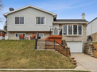 3285 Theda Dr, Dubuque, IA 52001