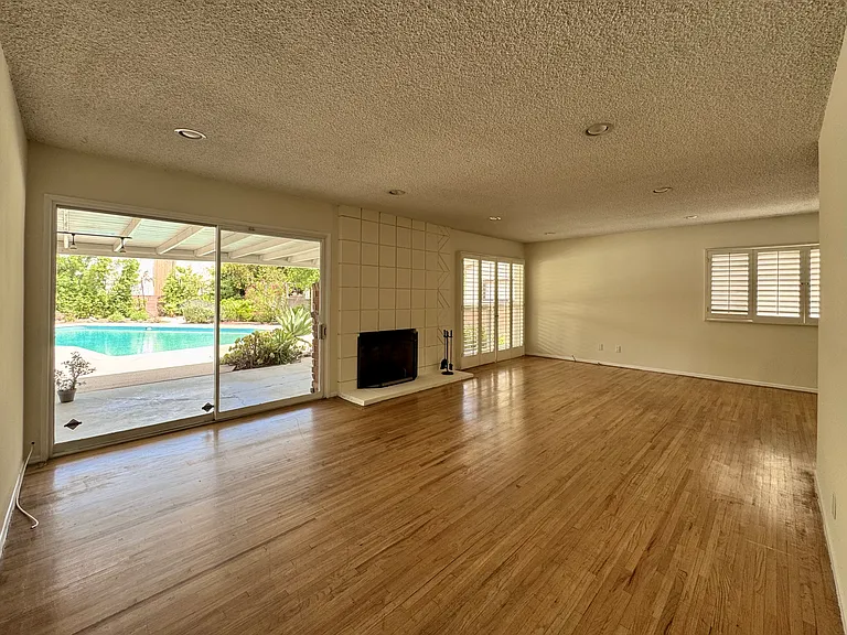 7928 Owensmouth Ave — Photo 7
