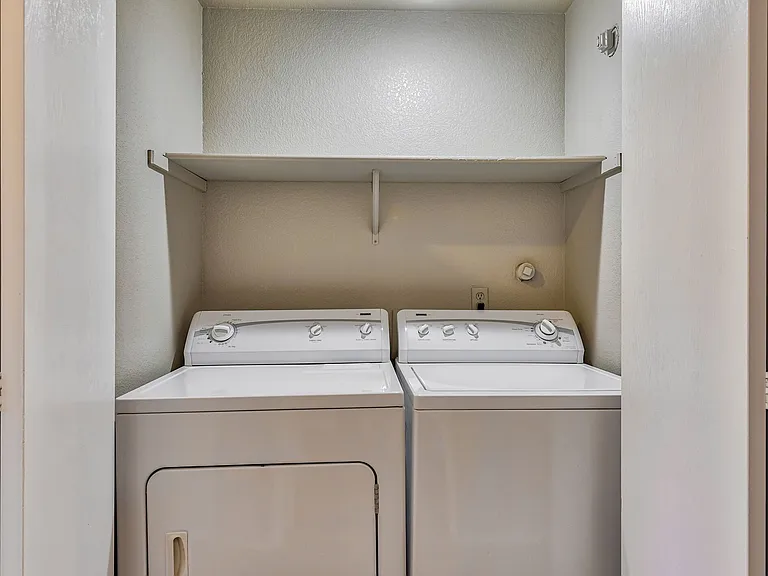 Evergreen Apartments — Photo 7