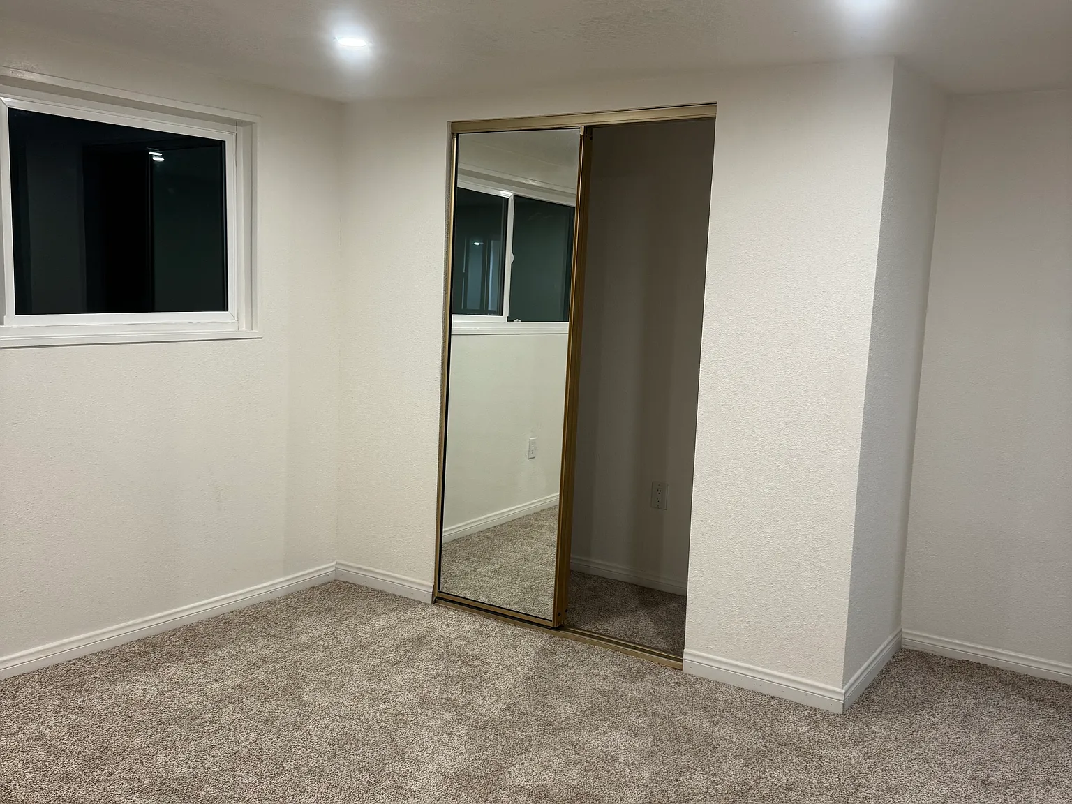224 S Valley Center Ave — Photo 4