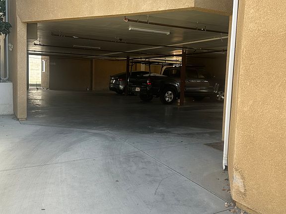 Garage - 2 parking spaces