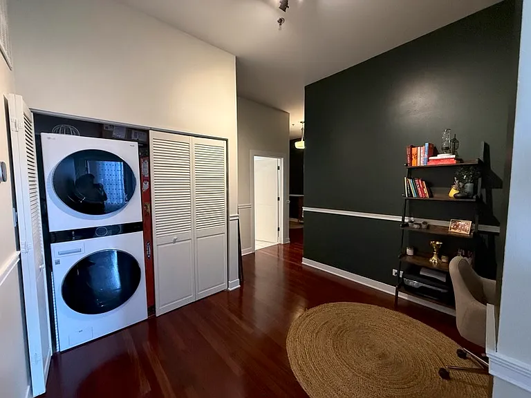 1 S Leavitt St #401 — Photo 6