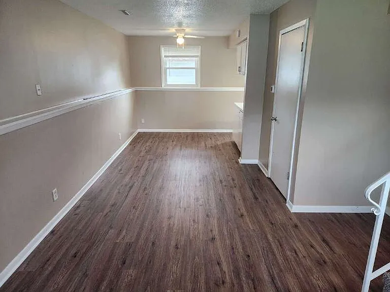 1010 Linden Dr — Photo 7