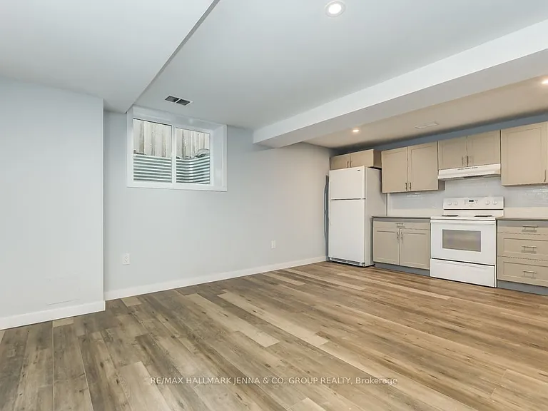 21 Saint Remy Dr #B — Photo 9