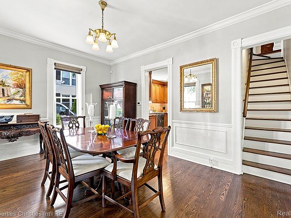 4th image of 109 N Rogers St