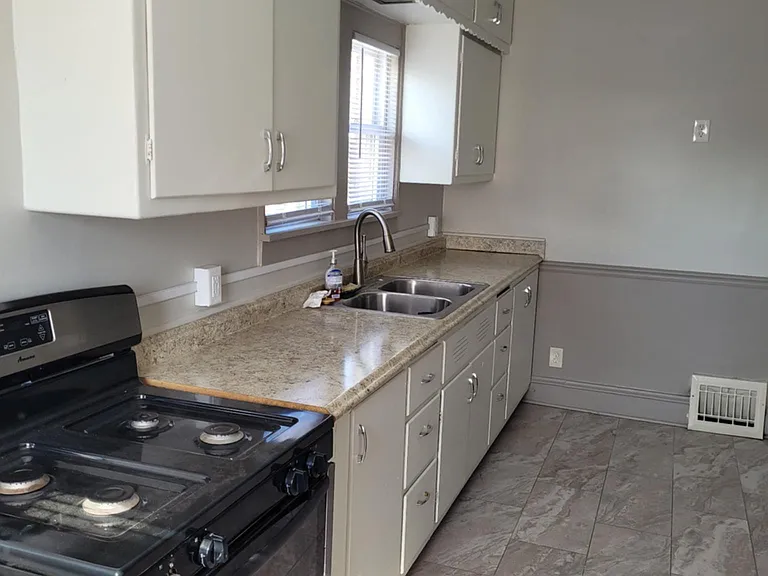 2400 Lathrop Ave #W — Photo 4