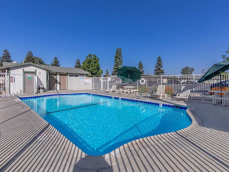 Sierra and Terrace East — Photo 3