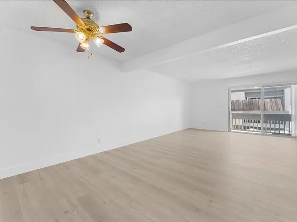 18620 Hatteras St, Tarzana, CA