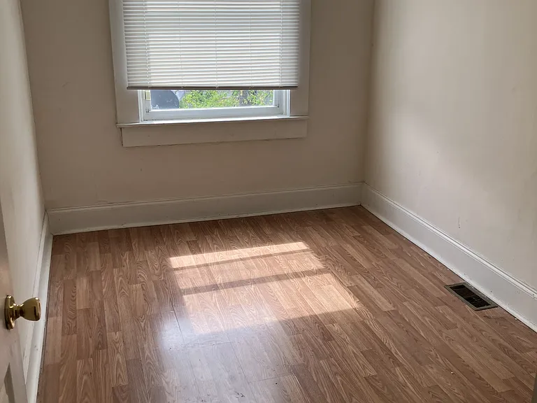 730 Linnard St #1 — Photo 5
