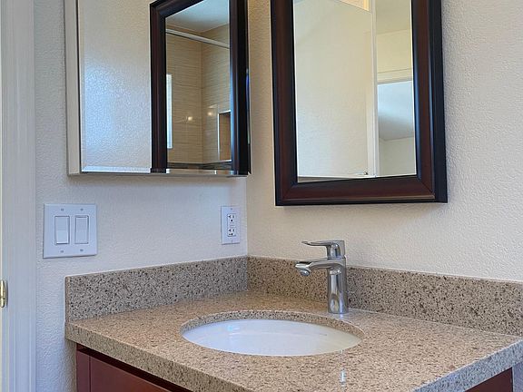 3rd image of 1804 Park Vista Cir