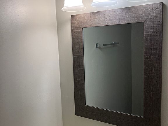 2nd image of 104 Chesterfield Ct APT 21