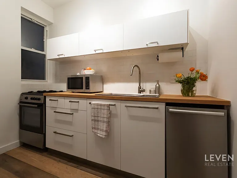 195 Prince St #3W — Photo 7