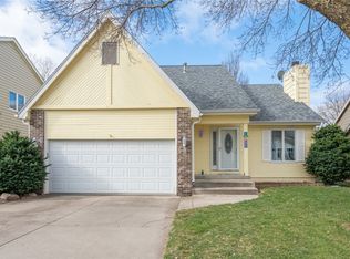 2448 Sandler Dr, Urbandale, IA 50322