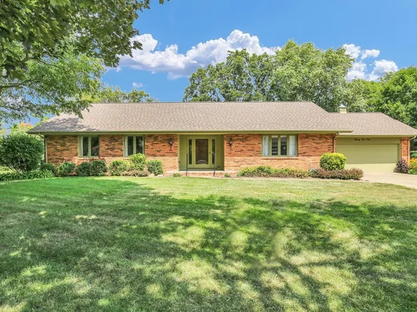 3110 Meadowbrook Dr, Champaign, IL 61822