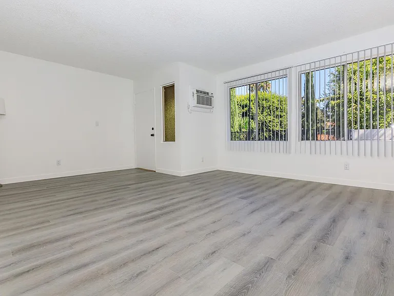 PLANK FLOORING 1X1 REMODELED