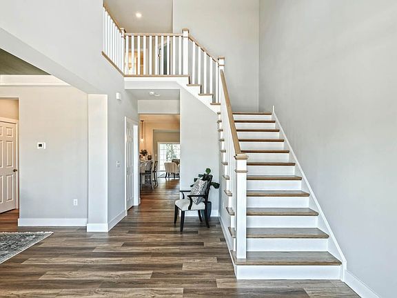 3rd image of 321 Freedom Dr