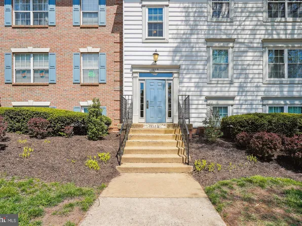 12116 Greenway Ct APT 302, Fairfax, VA 22033