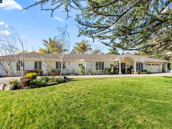 11 Scenic Dr, Orinda, CA 94563