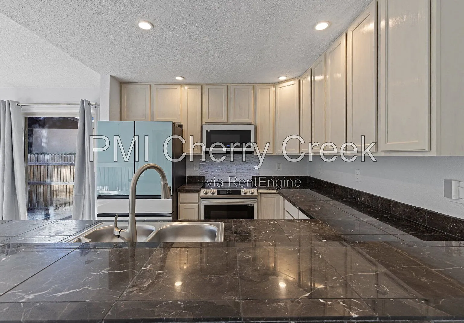 3 bed, 2.0 bath, 1825 sqft, $2,450 — Photo 3
