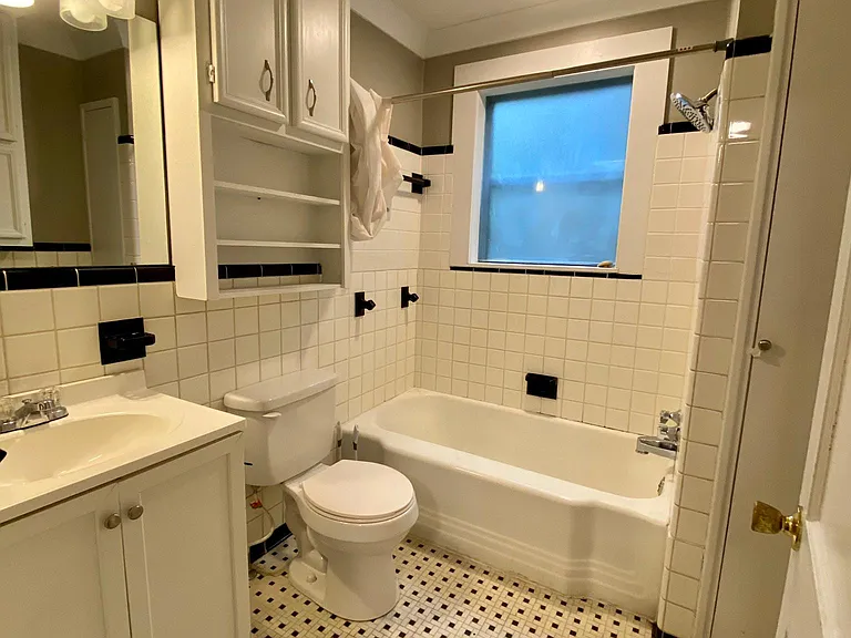 226 W Mattielou St — Photo 6