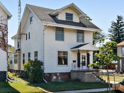 811 E Washington St, Bloomington, IL, 61701