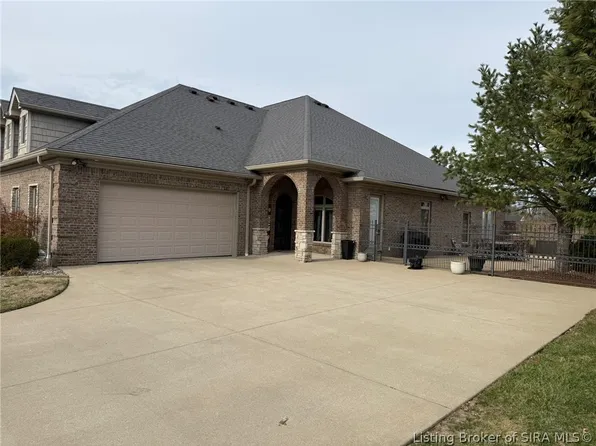 3707 Riverwalk Court, Jeffersonville, IN 47130