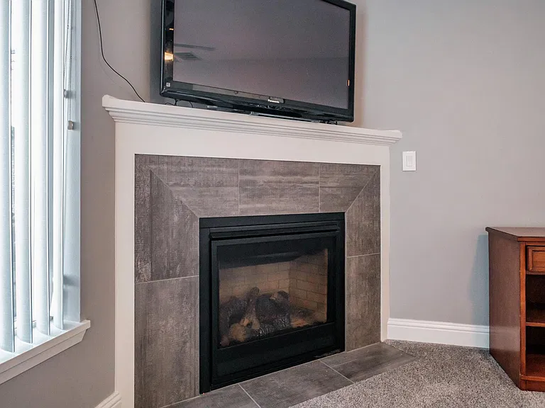 2215 Crestview Dr S — Photo 10