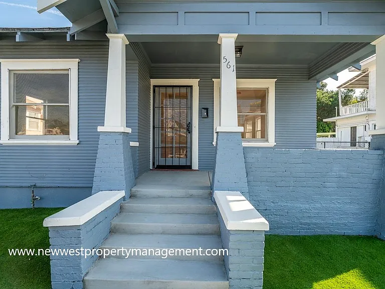 561 21st St — Photo 2