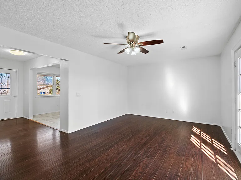 2306 Douglas St — Photo 21