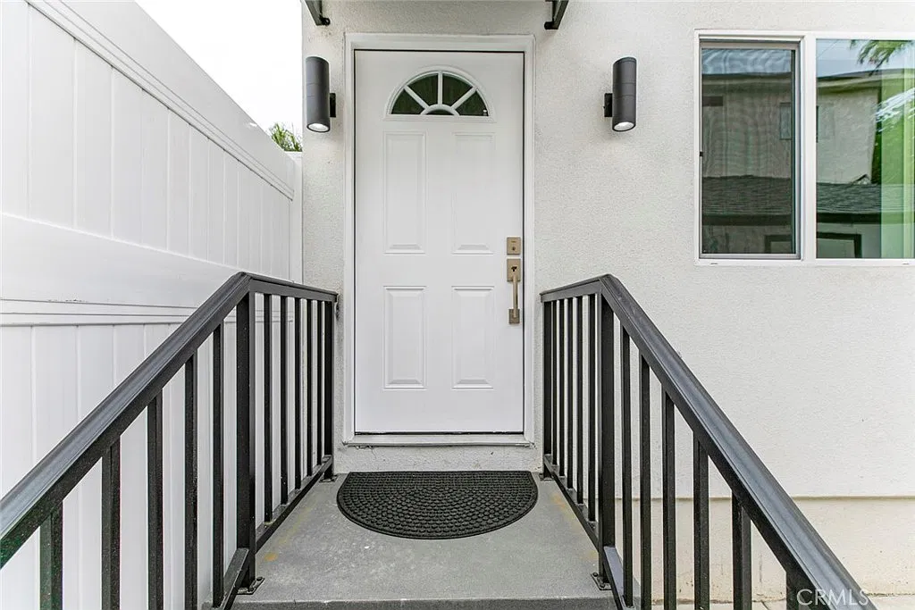 3 bed, 1000 sqft, $4,000 — Photo 2