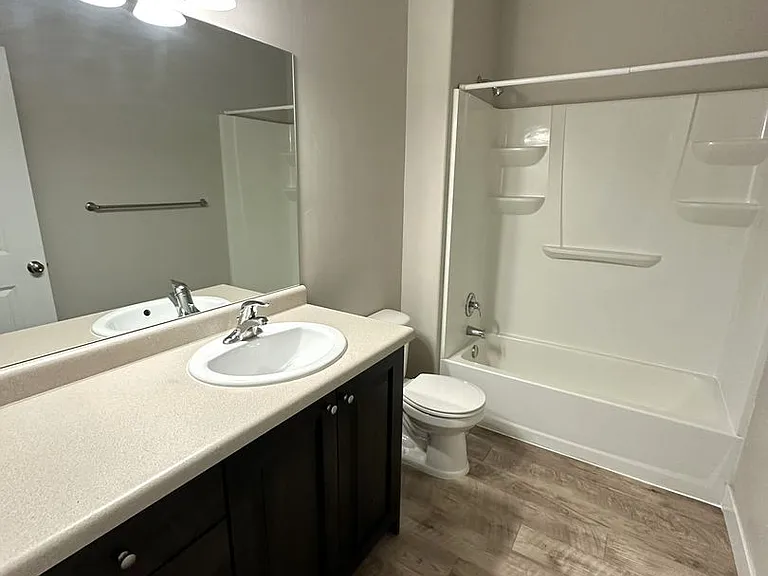Creekside Oaks Apartments — Photo 6