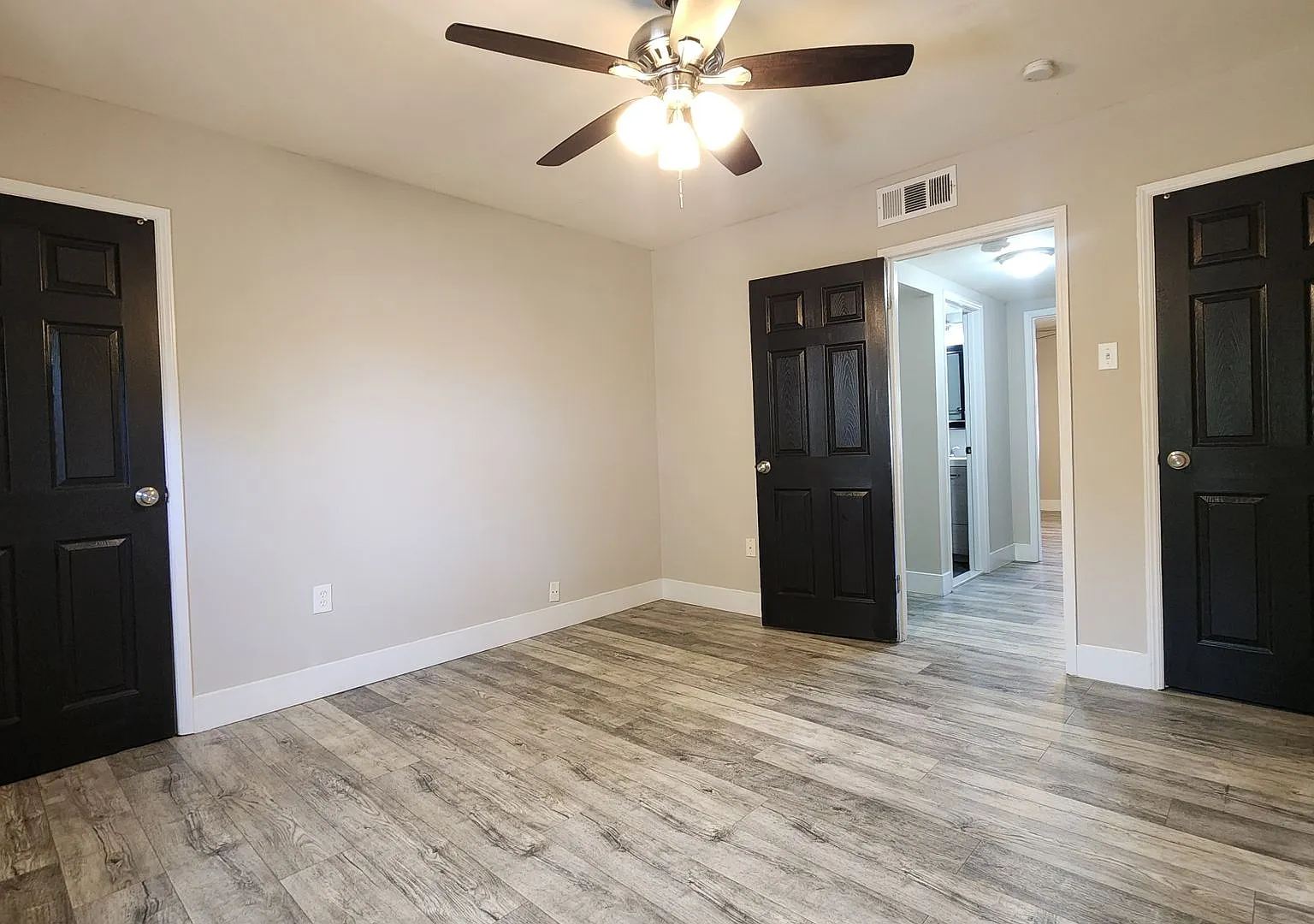 Anic Townhomes — Photo 3