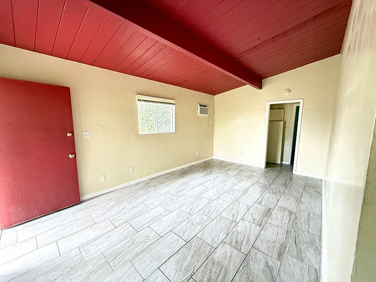 4901 Frink Ave — Photo 10