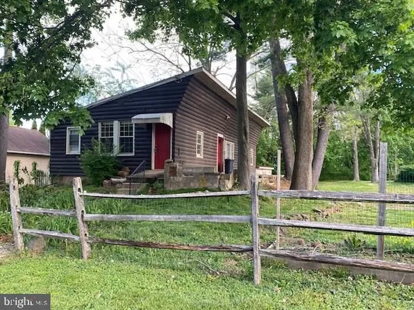 49 W Clymer Ave, Sellersville, PA 18960