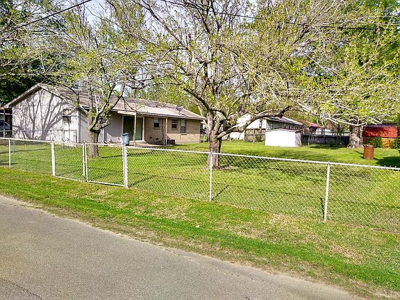 4th image of 402 Skiles St