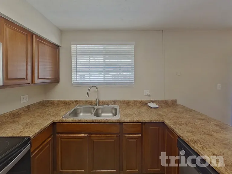 5802 W Coolidge St — Photo 7