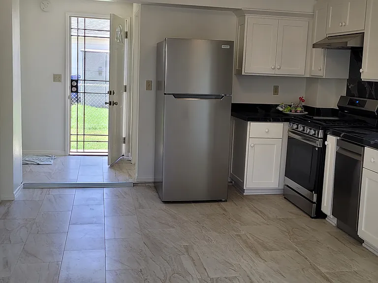 ENTRY TO KITCHEN