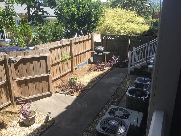 532 E Gaston St #A — Photo 4