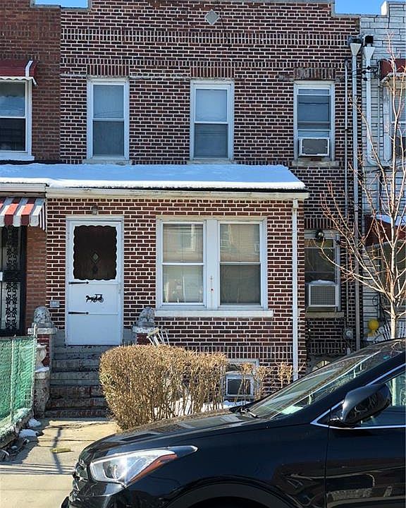 1st image of 944 E 221st St