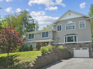 9 Baker Rd, Livingston, NJ 07039
