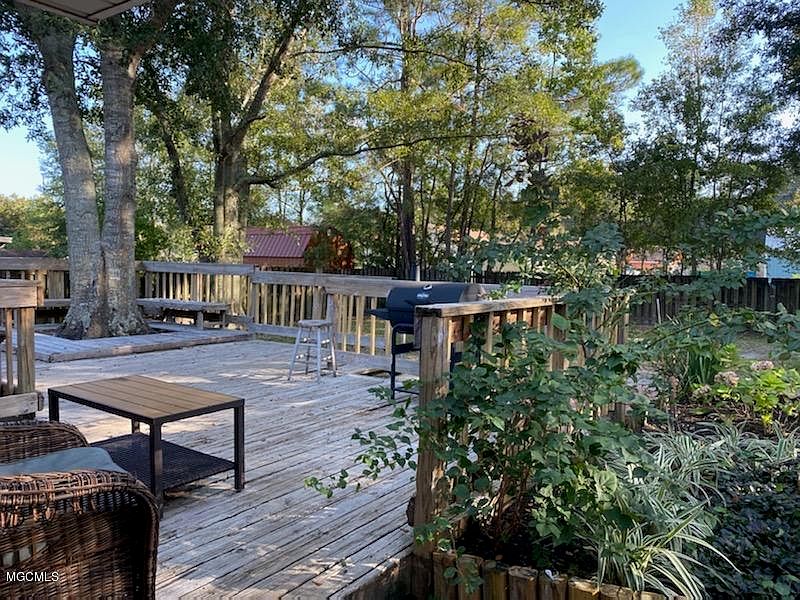 2nd image of 15501 Glen Dr