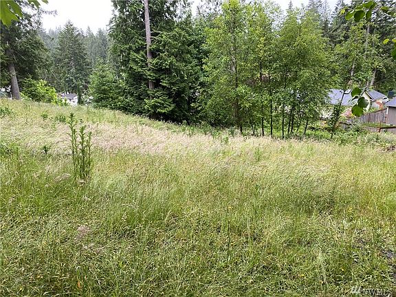 3rd image of 9804 Windward Dr NW