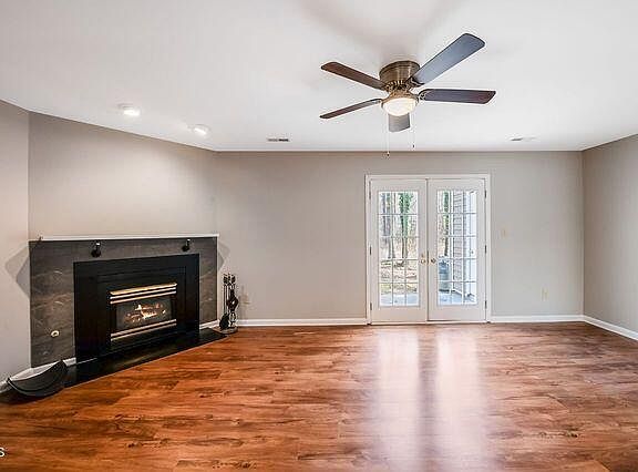3rd image of 549 Darby Glen Ln