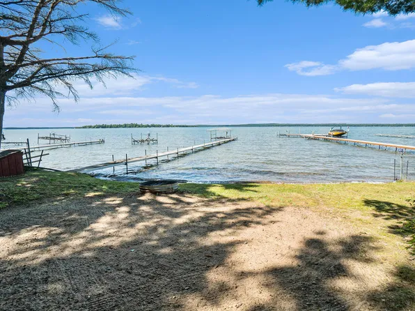 202 Scotch Pine Dr, Roscommon, MI 48653