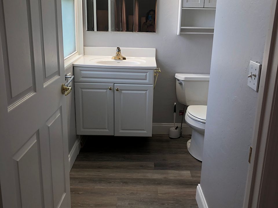1st image of 46 Queen Palm Dr