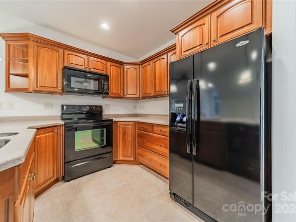 134 Lawrence Overlook, West End, NC 27376
