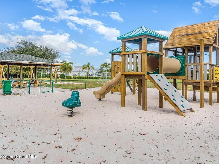 2039 Tullagee Ave — Photo 46