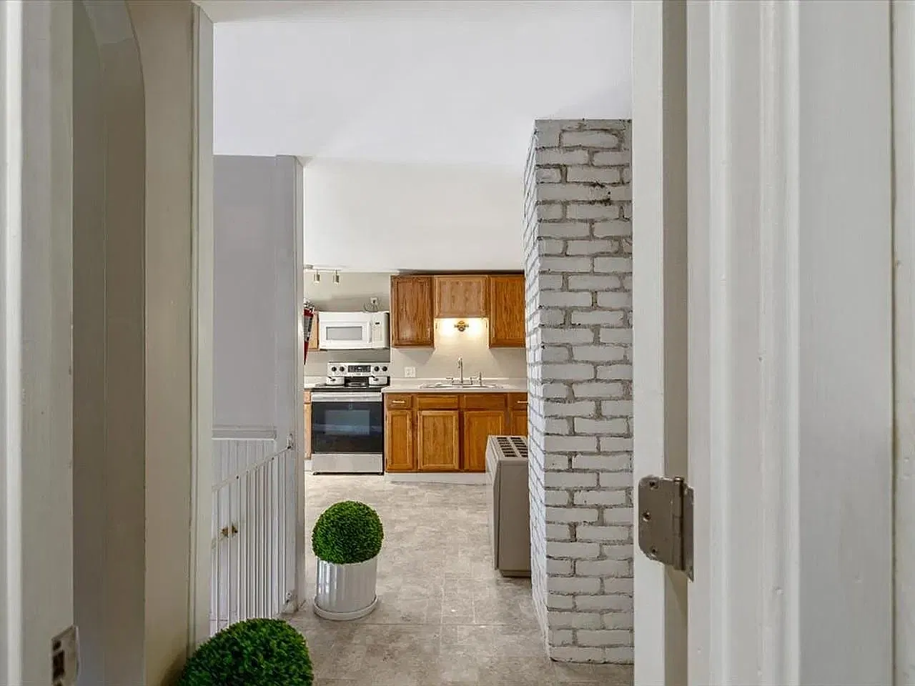 2 bed, 780 sqft, $2,000 — Photo 2