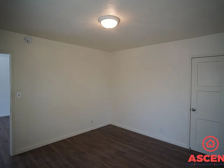 2119 Watson St — Photo 4
